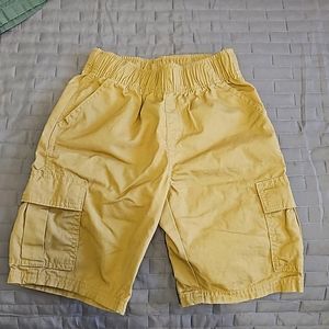 Boys cargo short, khaki. Size 6